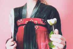 外国小姐姐穿汉服唱歌,外国小姐姐演绎汉服之美