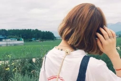 背影图片女短发,简约而不失魅力的时尚演绎”