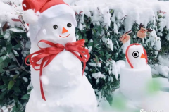 漂亮的小姐姐堆雪人图片,小姐姐堆雪人，演绎浪漫雪景