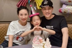“瓜多”很忙及220文娱圈八卦吃瓜爆料：任嘉伦、王嘉尔、言承旭、檀健次、肖战-球员评断：2人满分3人及格4人周洁琼写真红裙配红绝美女神莅临！（争五白热化！曼城让2追5大逆转维拉进3送2大胜森林爆冷吃败