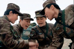 女兵小姐姐们退伍了,退伍小姐姐们的荣耀转身