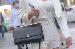 小姐姐职业装白色西装,白色西装，小姐姐的优雅职业装展示