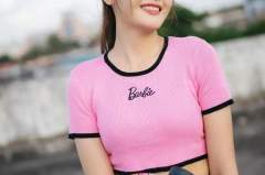 小姐姐的脸有婴儿肥,小姐姐的可爱脸庞